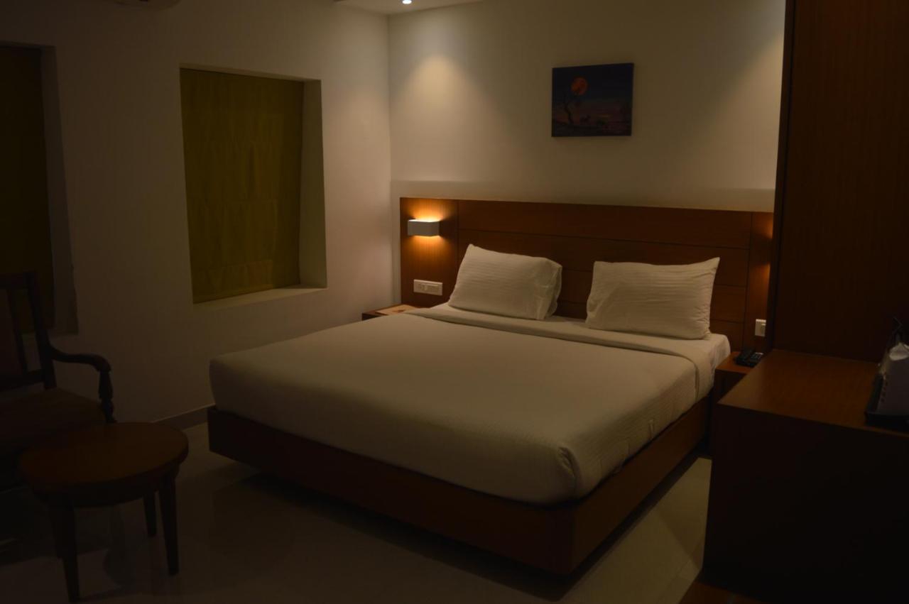 Hotel Apsara Shoranur ภายนอก รูปภาพ